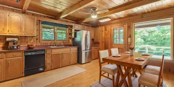 Image 4: 3 - Kitchen - Standard - 4