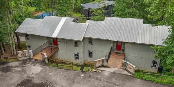 Image 2: 04-520 Proffitt Rd02