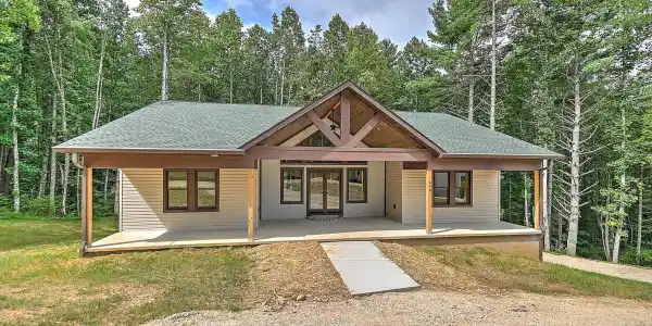 512 Norris Rd ( Bridle Path) Road