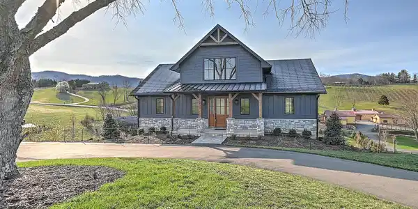 Image 3: 232 Farmhouse Village Trl DS-2