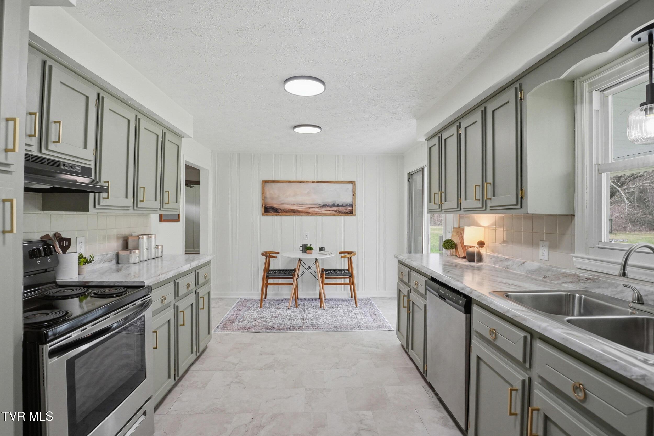 Image 4: kitchen 1