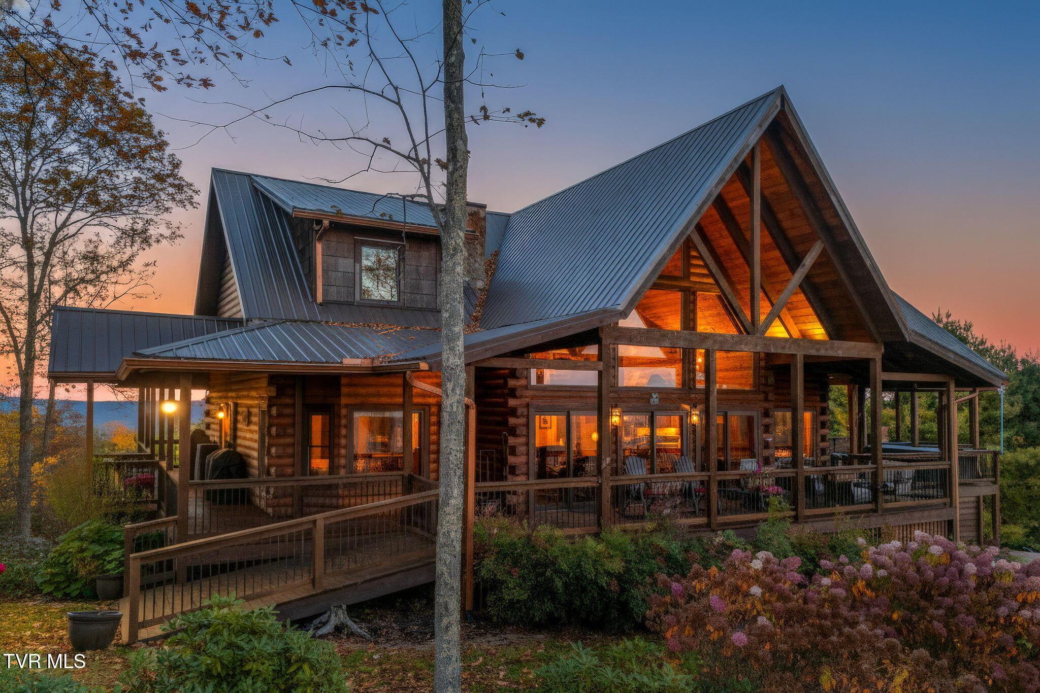 Image 3: 123-web-or-mls-7464-callalantee-dr