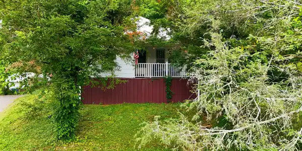 Image 2: 2_806 beech st-2