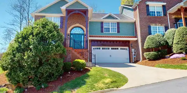 93 Bridgewater Court