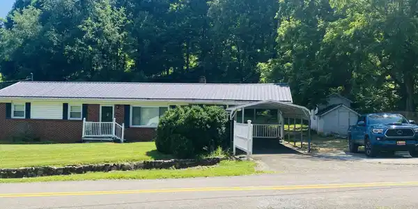 1820 Pine Orchard Road