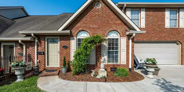 404 East Mountain View Road