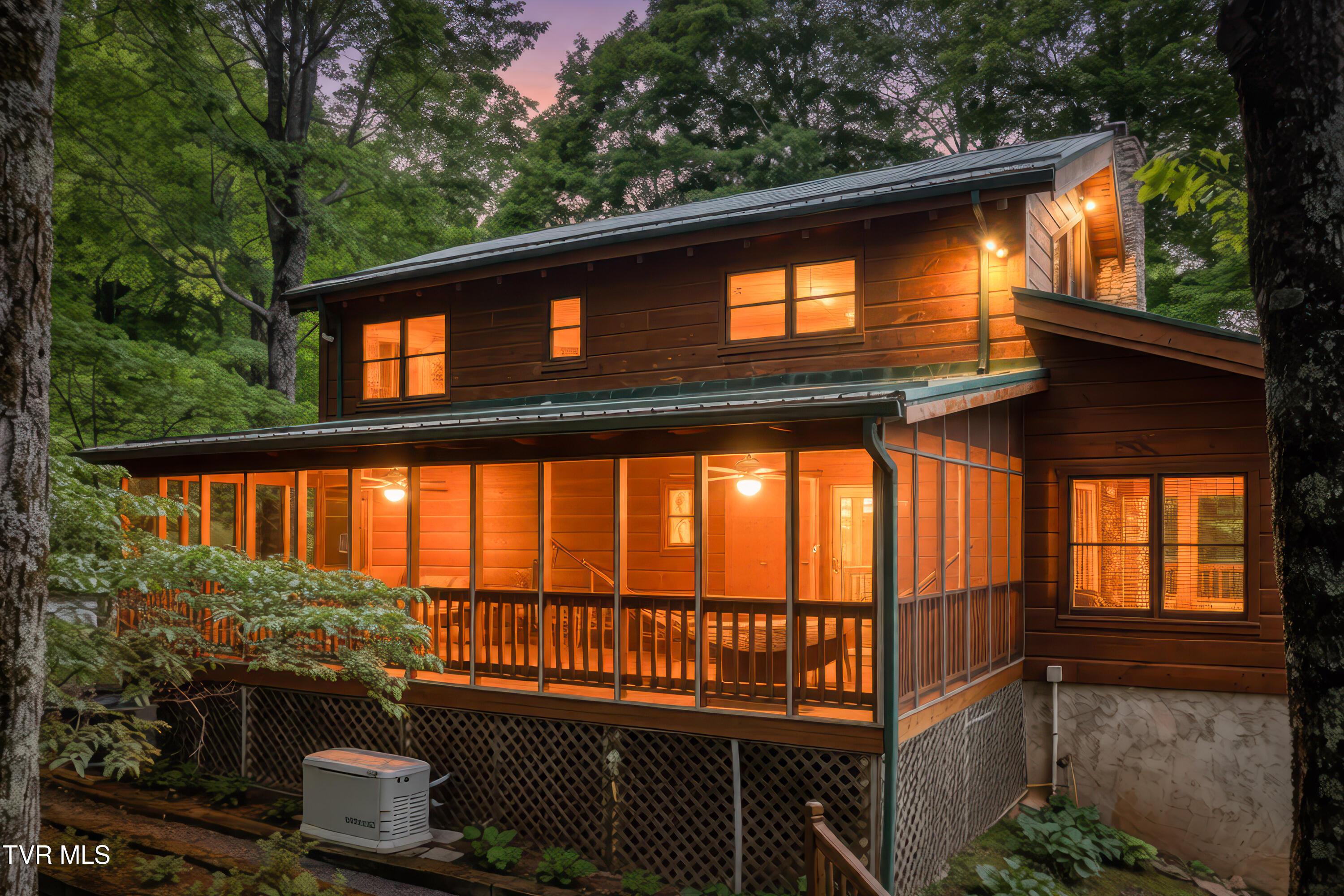 Image 2: 104 Crestwood Dr (2 of 121)