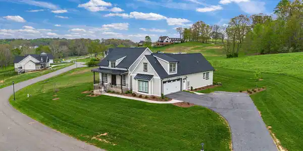 Image 4: 1-web-or-mls-DJI_0053