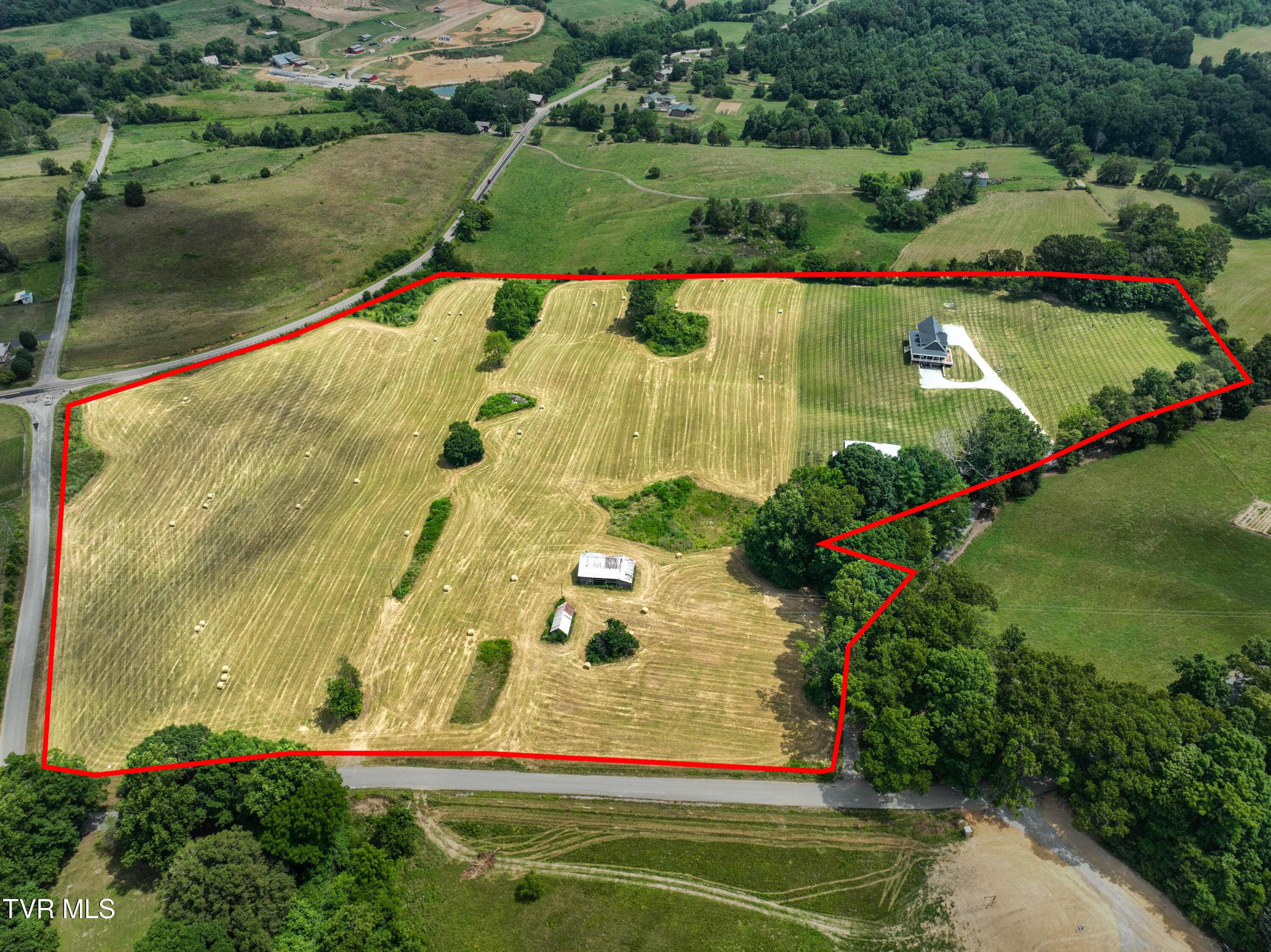Image 2: 107-35 Short Rd Drone SUMMERS