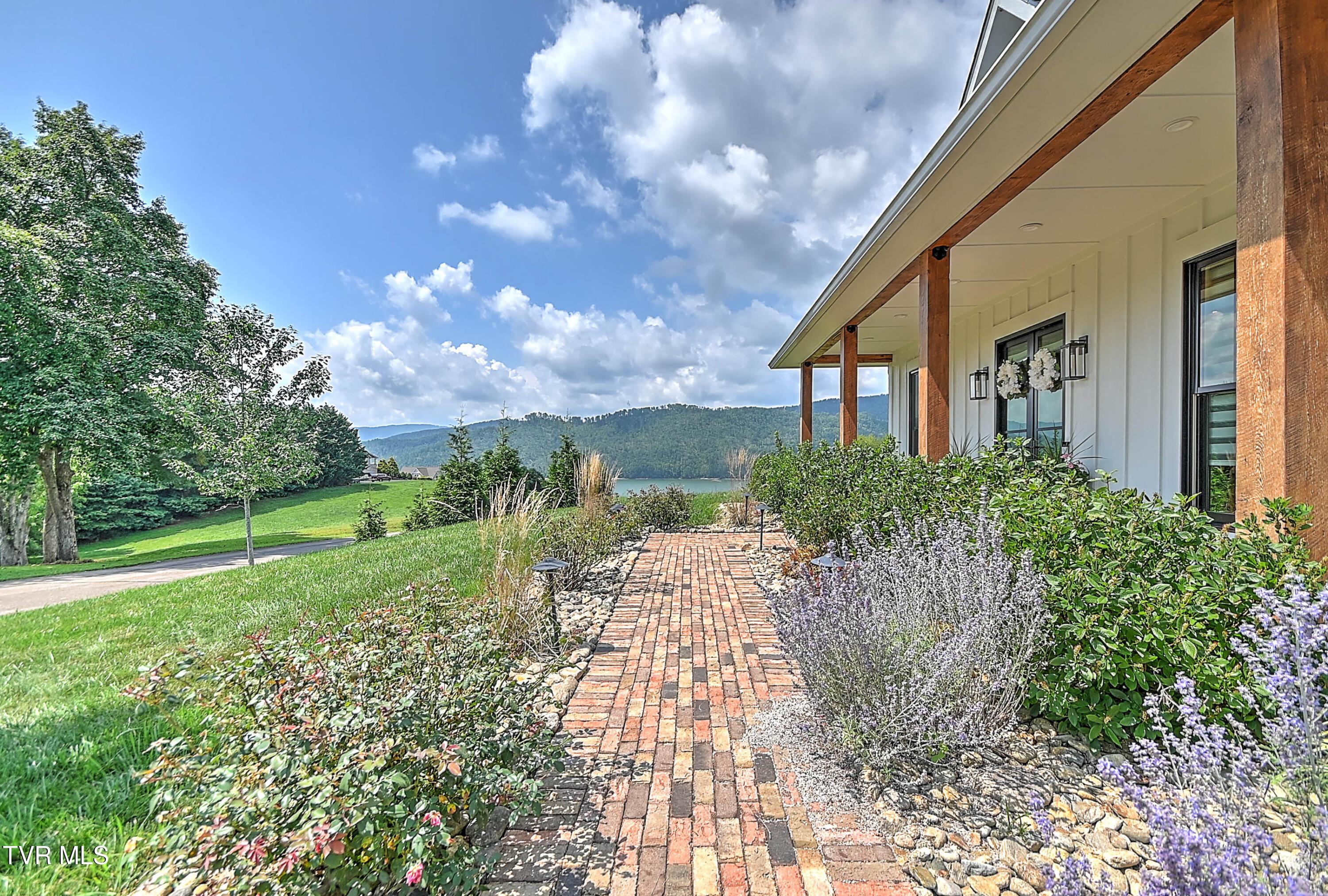 Image 4: 175 Deer Ridge Ct DST-4