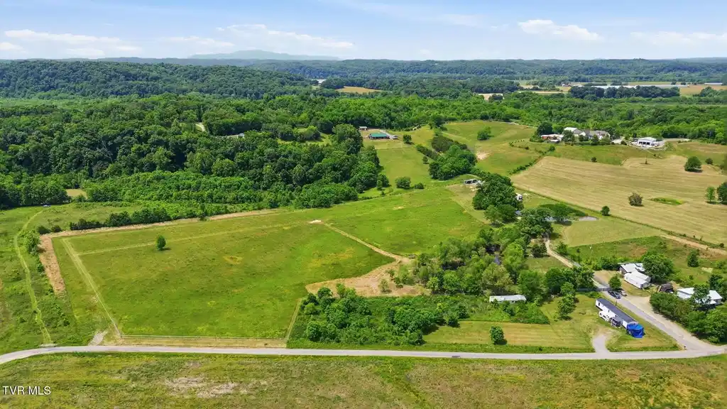 Image 1: 7-web-or-mls-DJI_0086