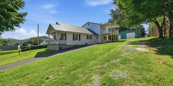 Image 2: 2-web-or-mls-009_DSC05032