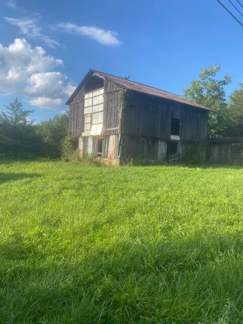 Image 4: barn