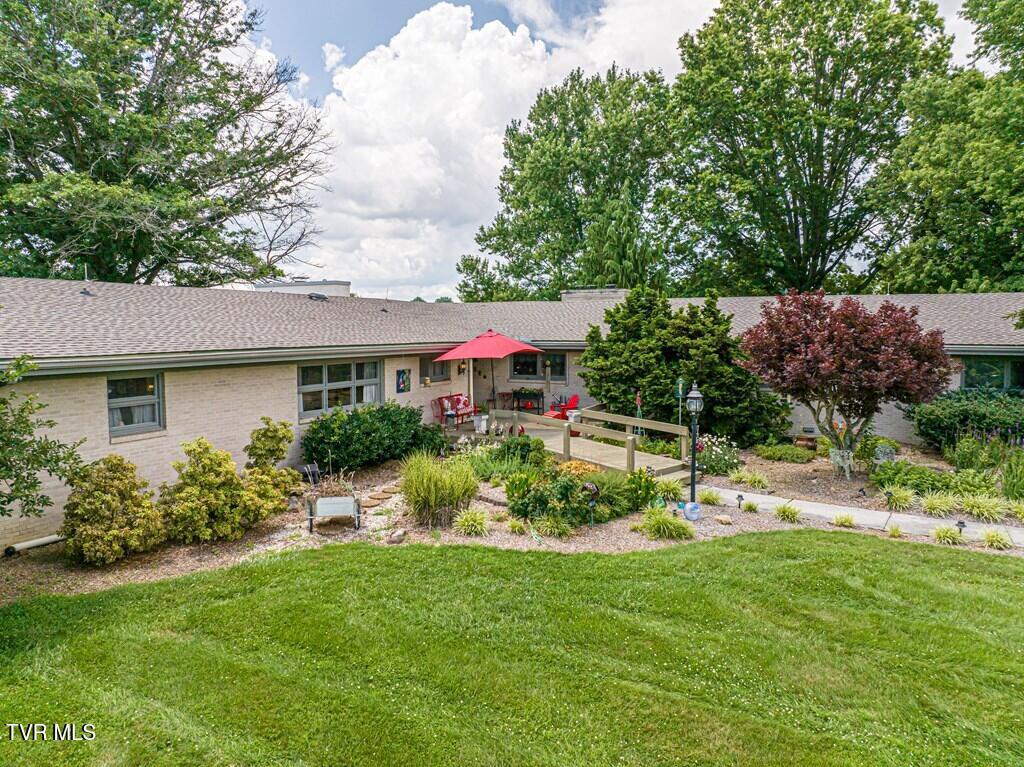 Image 2: Spacious home!