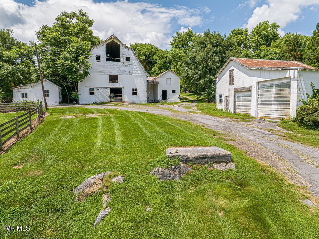 Image 1: Barn & Sheds
