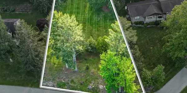 Image 2: Photo with property line (1)