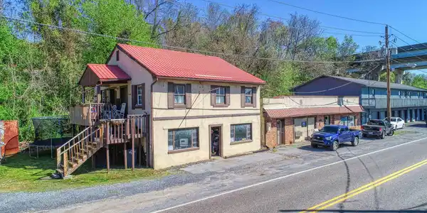 1824&1828 Netherland Inn Road