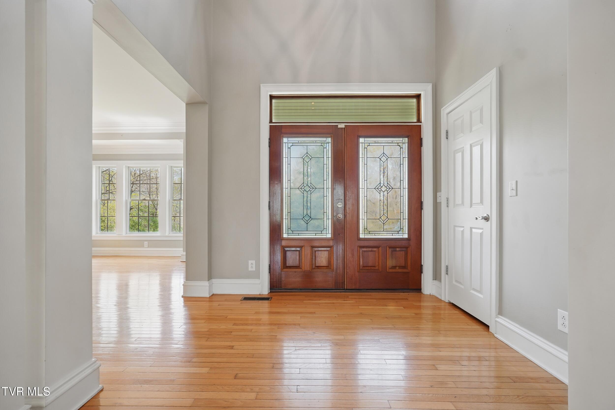 Image 2: COME ON INSIDE