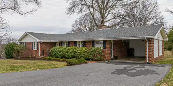 196 Northeast Crestview Drive