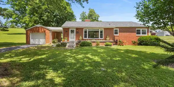 2218 North Greenwood Drive