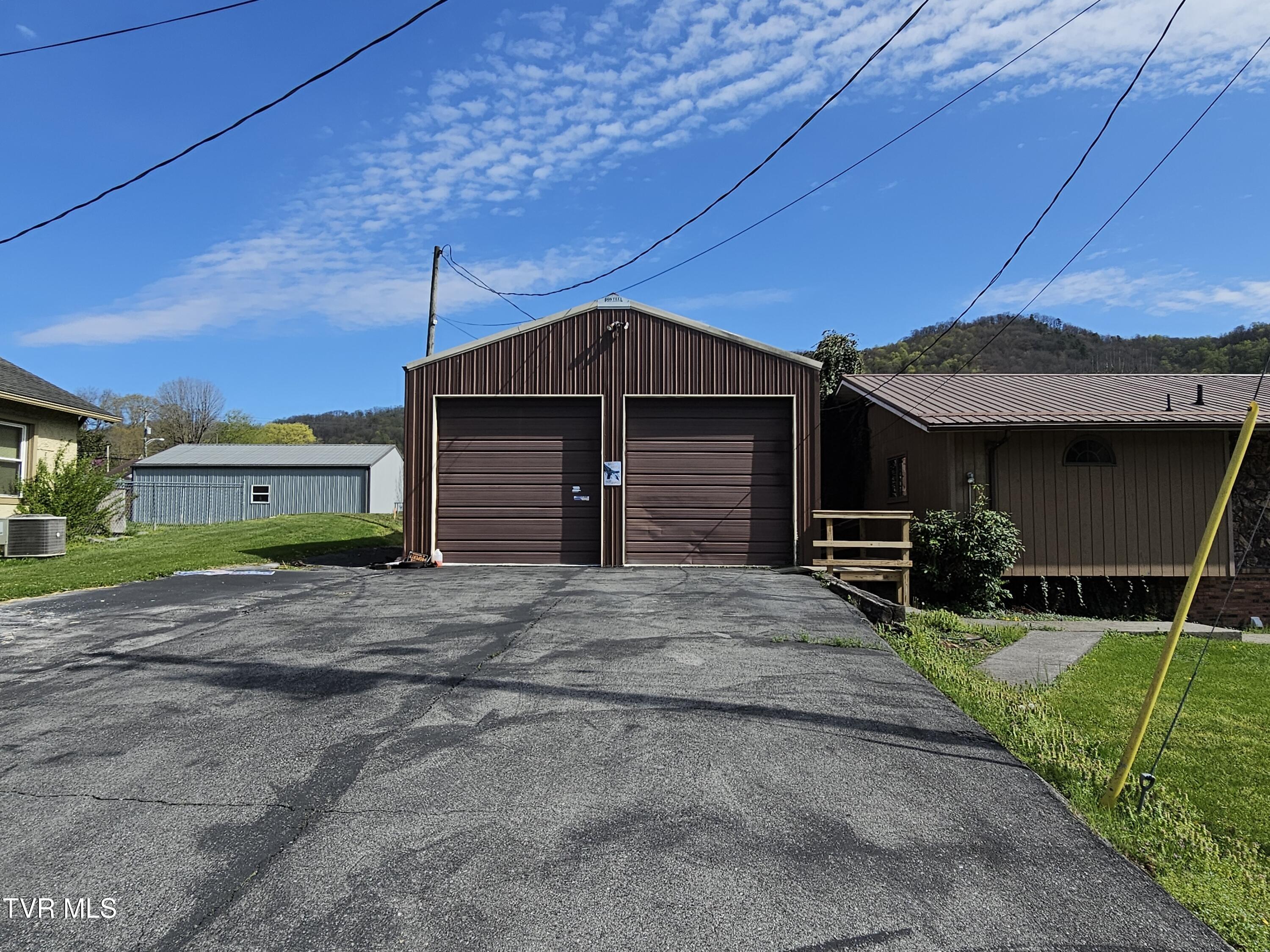 Image 4: detached garage