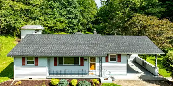 Image 2: 937 Robinson Hollow Lane (15 of 86)