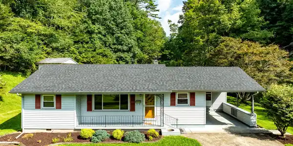 Image 4: 937 Robinson Hollow Lane (17 of 86)