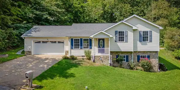 108 Plymouth Hill