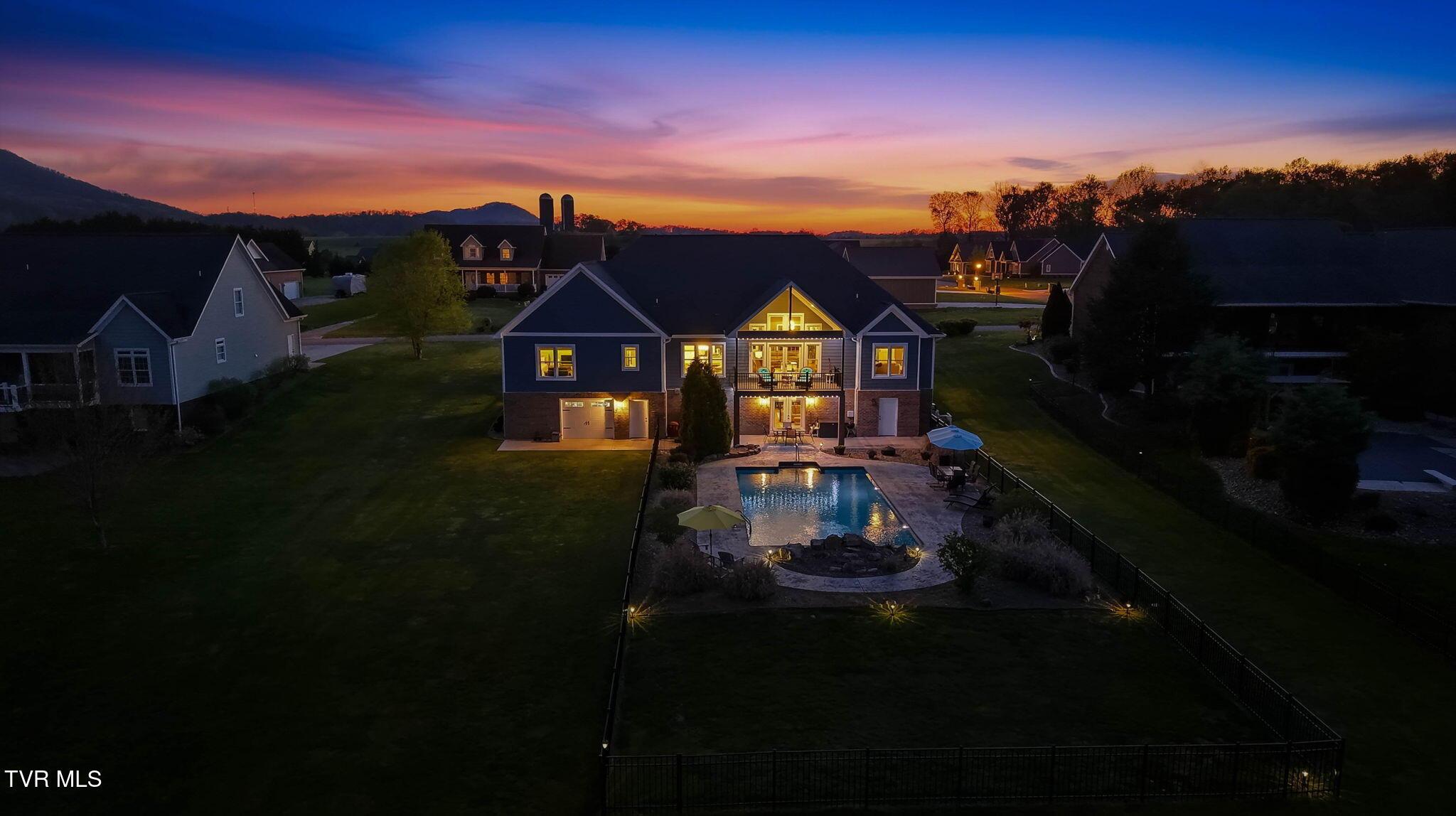 Image 3: 2-web-or-mls-605 Church Ln Twilights-2