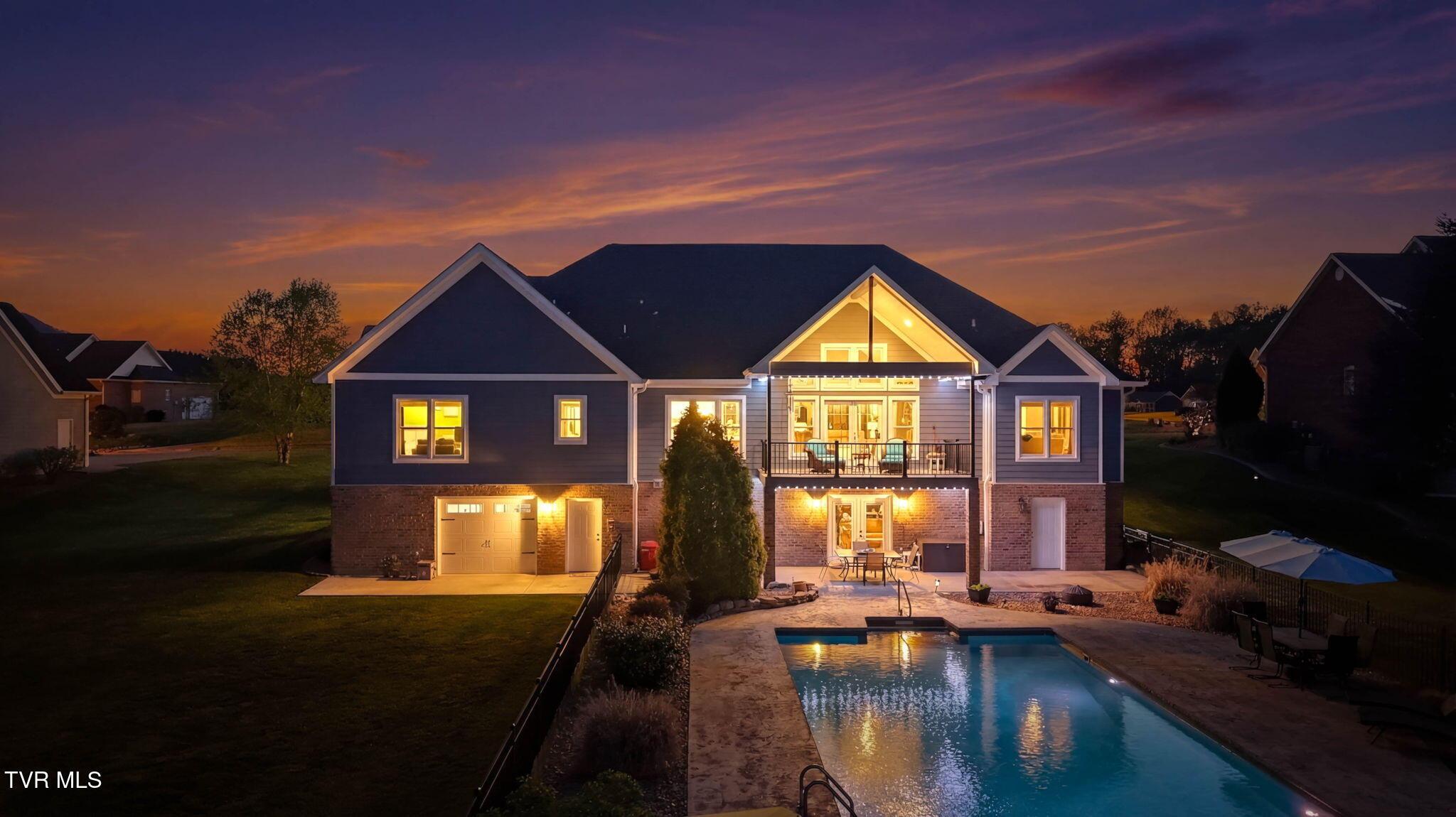 Image 4: 7-web-or-mls-605 Church Ln Twilights-7