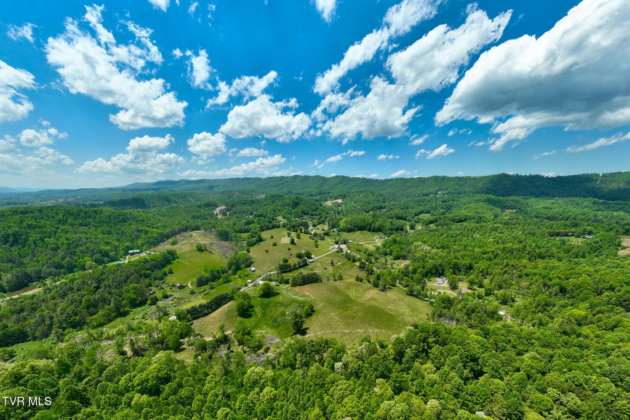 Image 2: 856 Shingletown Road (4 of 91)