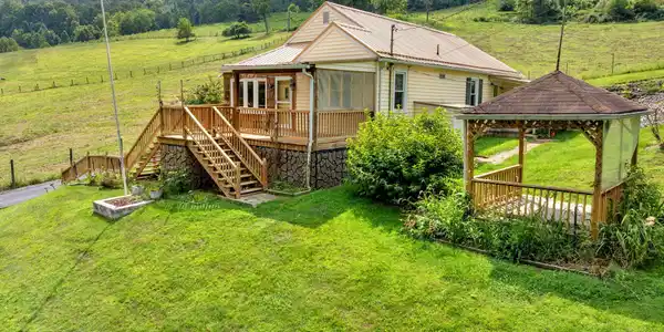Image 2: 2-web-or-mls-JH 20250821-112