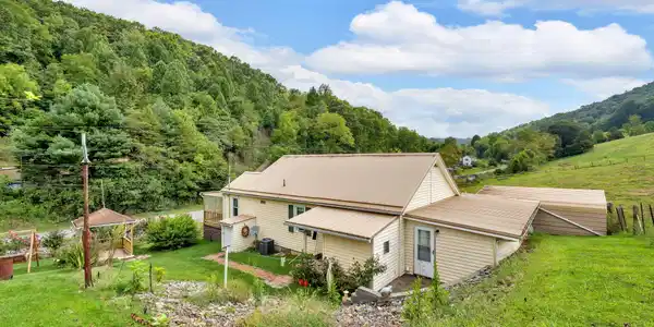 Image 3: 3-web-or-mls-JH 20250821-073