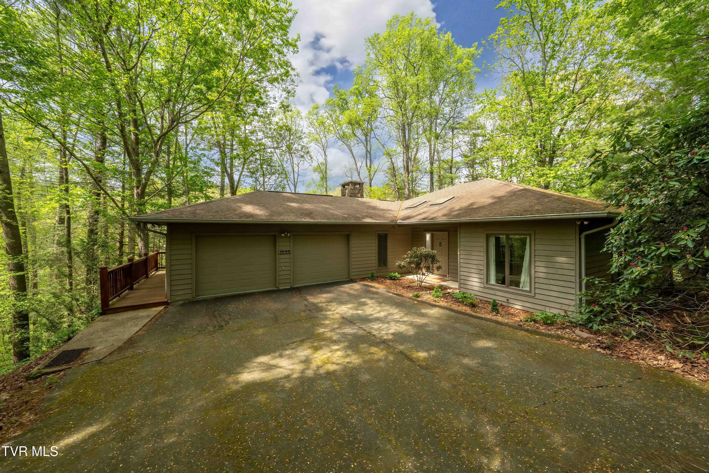Image 2: 1945 Sage Valley Cir (14 of 14)