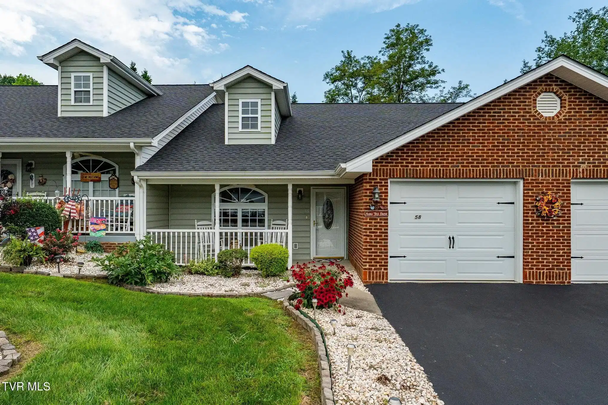 Image 1: 58 sage wood court (2 of 33)
