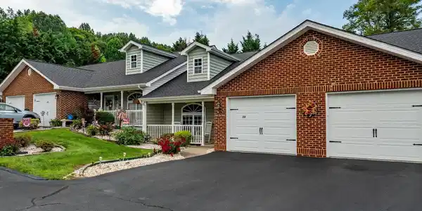 Image 2: 58 sage wood court (1 of 33)