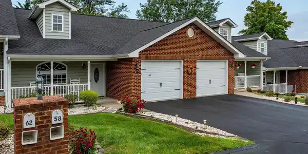 Image 3: 58 sage wood court (3 of 33)