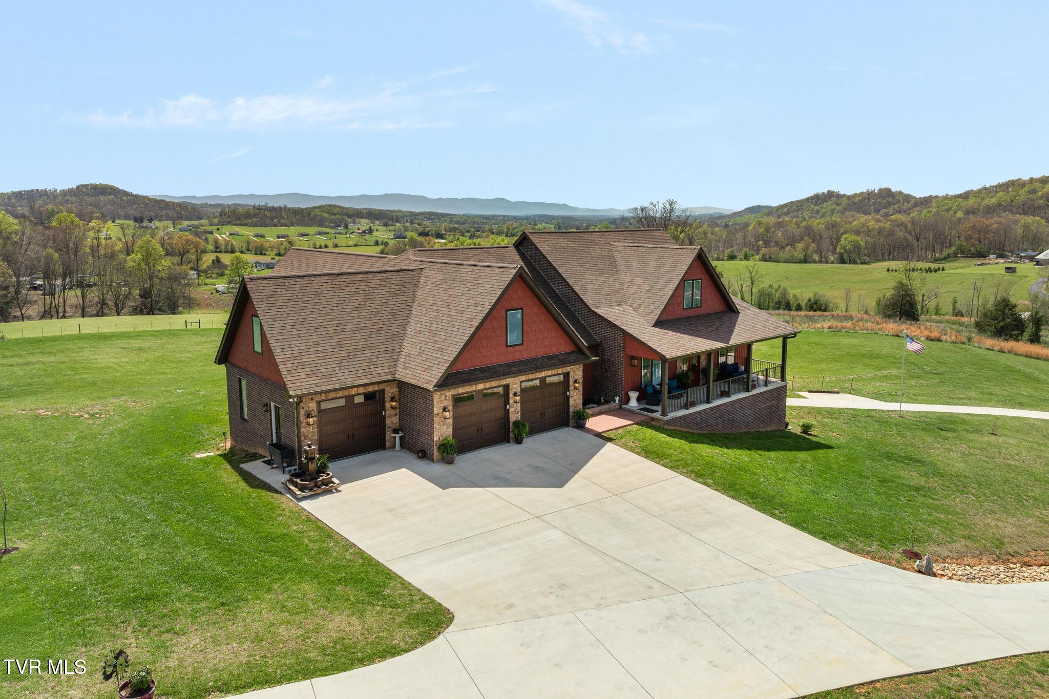 Image 1: Panoramic Mountain Views