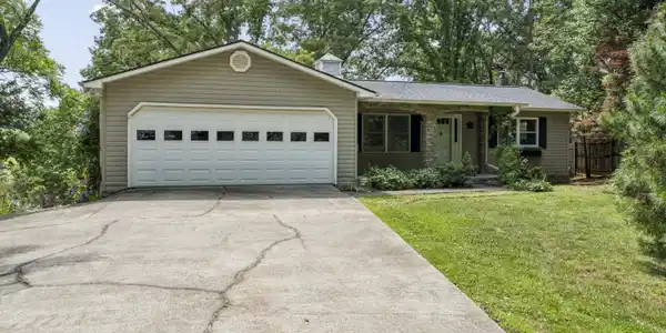 236 Lakeshore Circle