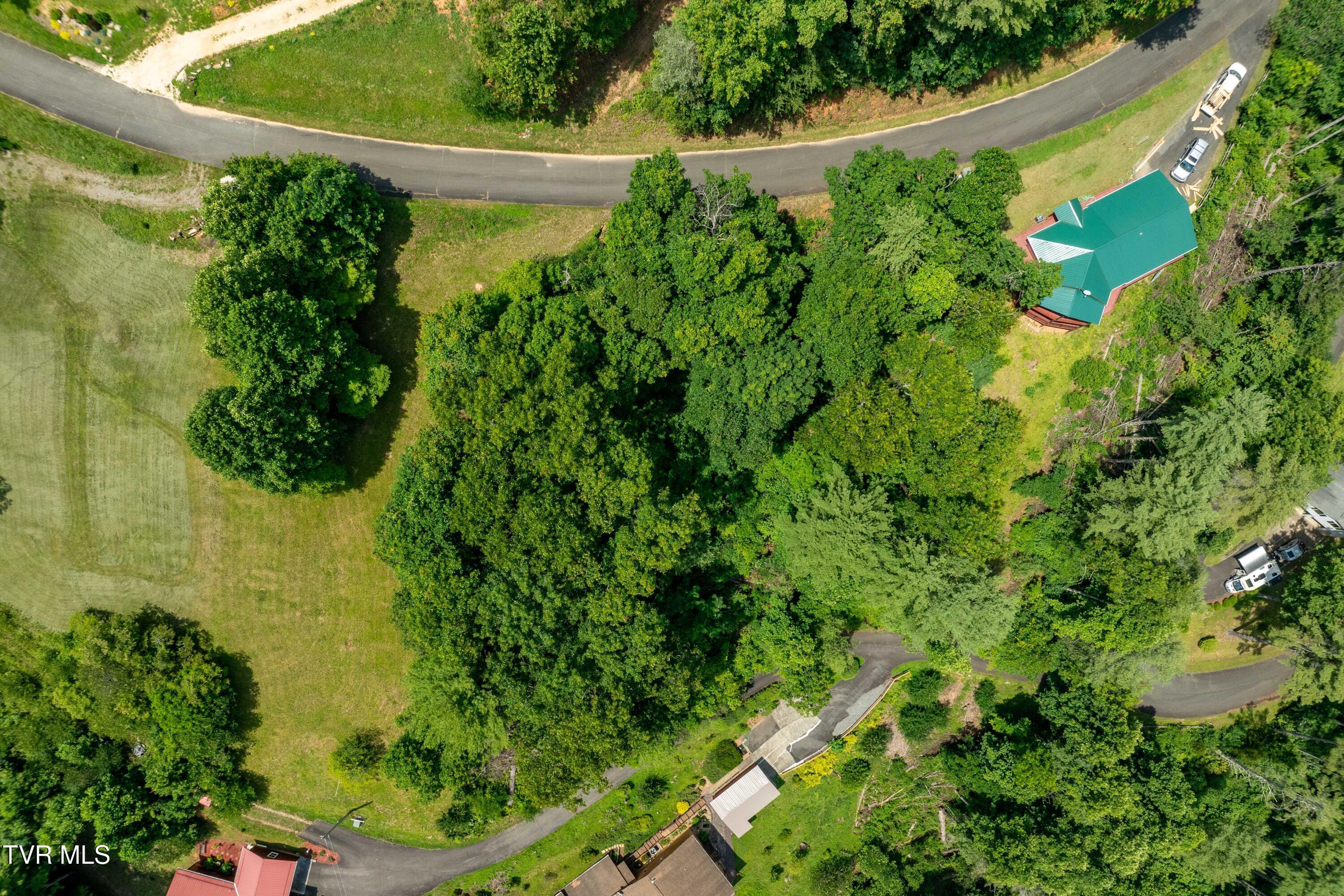 Image 2: Lot 5 (2 of 23)