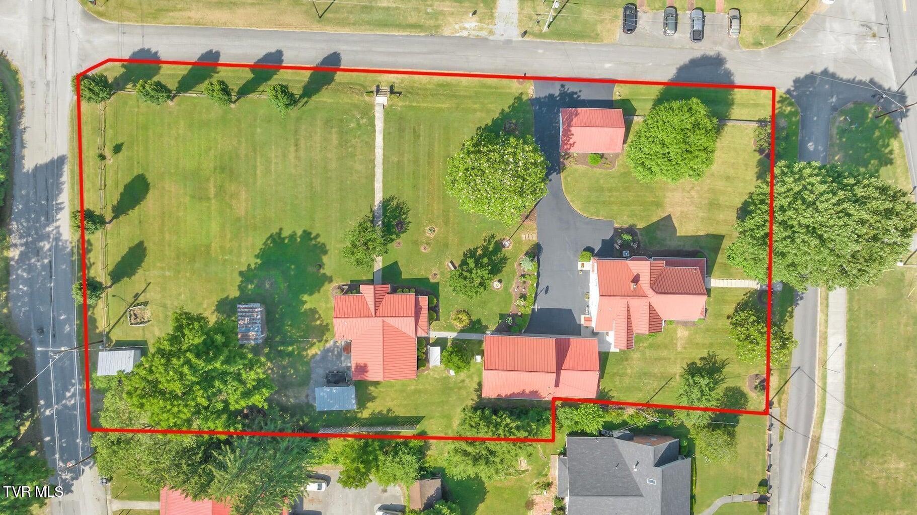 Image 4: outline of property