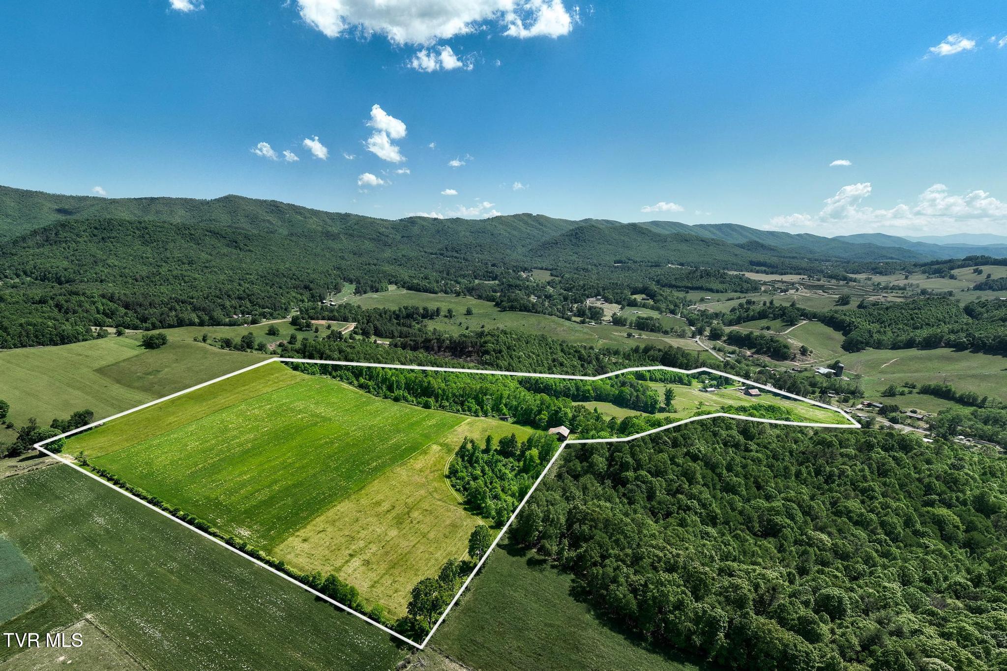 Image 2: 517 Mill Creek Road (1 of 52)