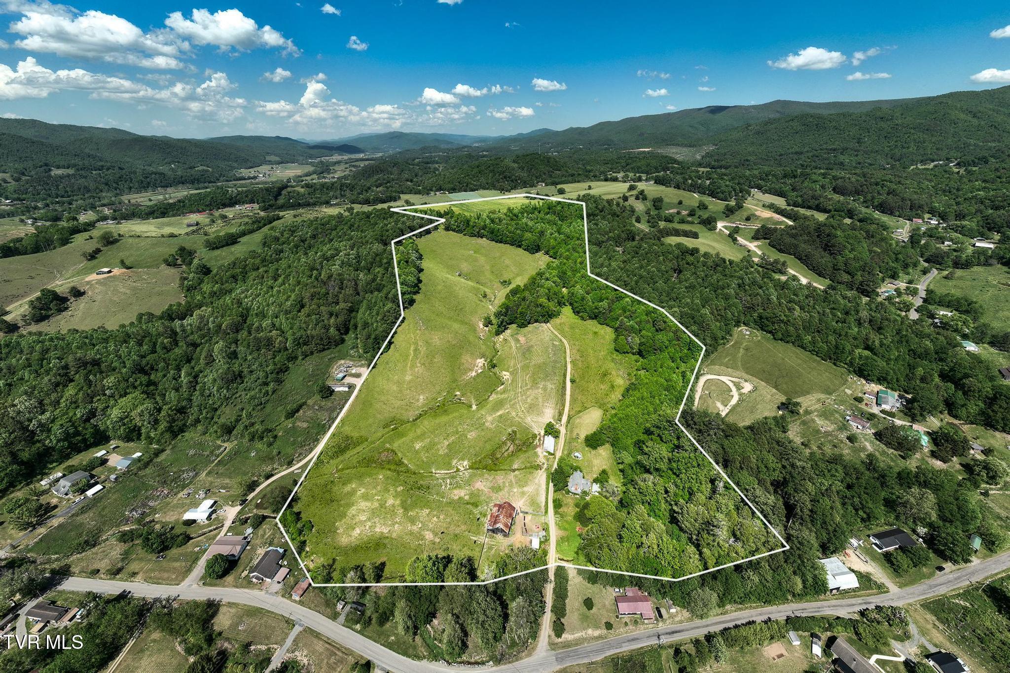 Image 3: 517 Mill Creek Road (3 of 52)