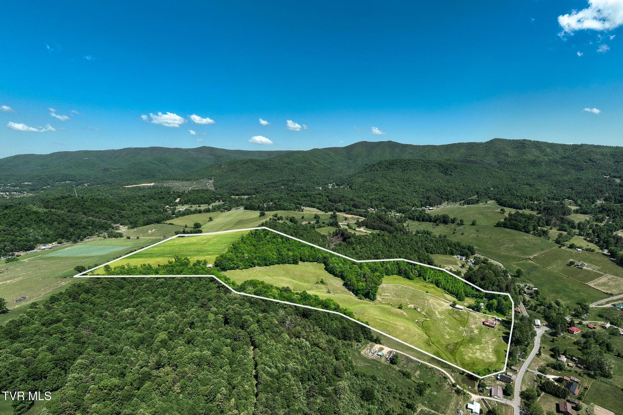 Image 4: 517 Mill Creek Road (5 of 52)