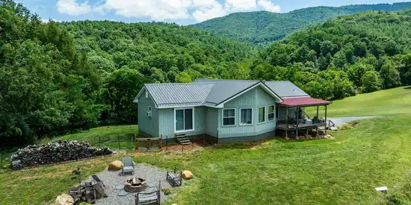 1131 Dug Hill Road