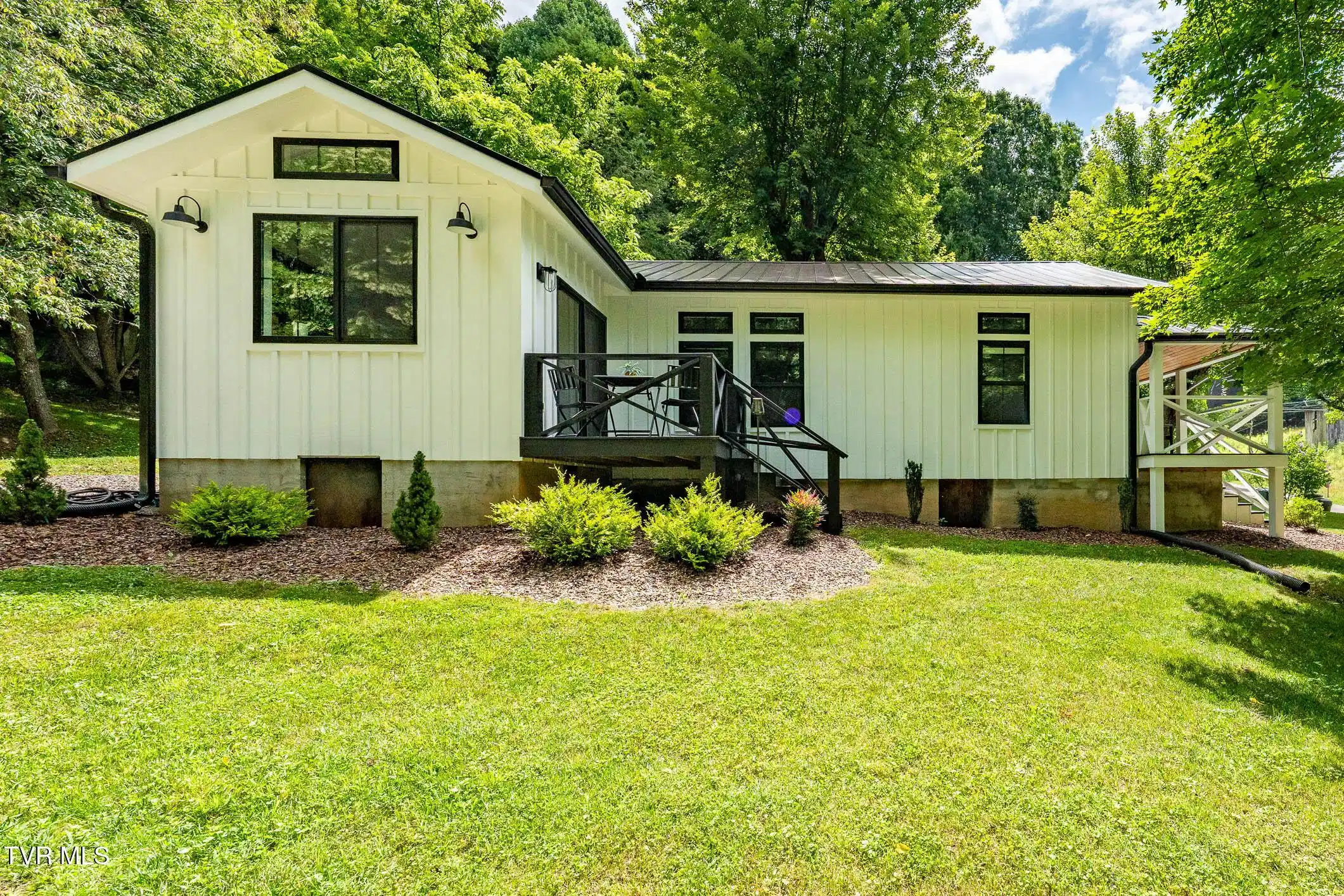 Image 1: 703 Pine St (25 of 28)