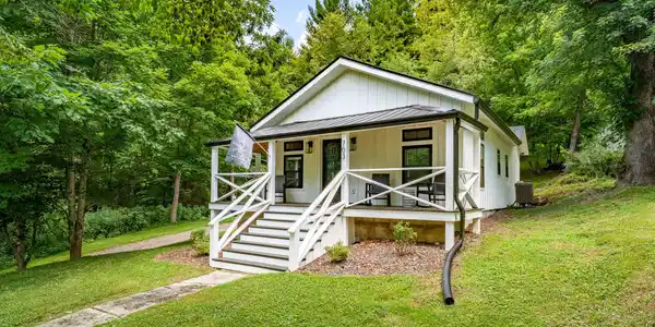 Image 2: 703 Pine St (6 of 28)