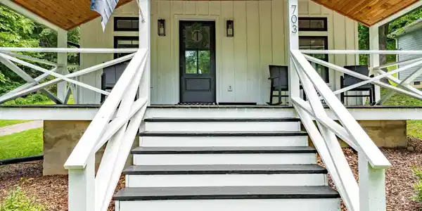 Image 4: 703 Pine St (8 of 28)