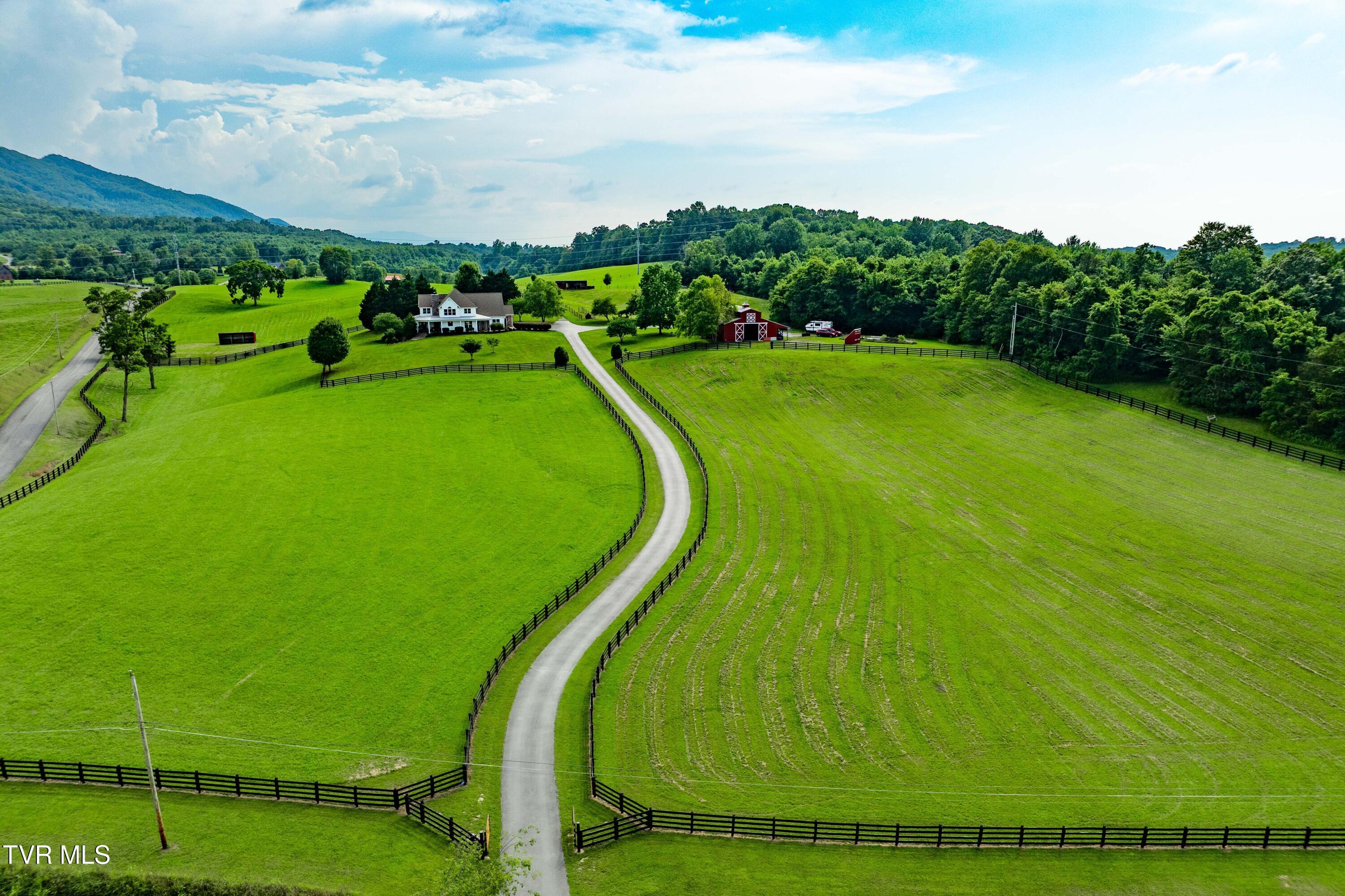 Image 1: 2294 Dry Creek Rd (15 of 156)