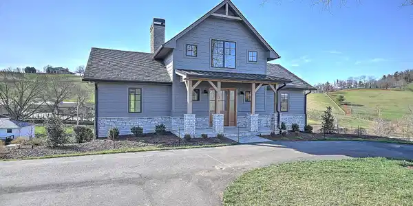 Image 4: 136 Farmhouse VIllage Trl DST-2